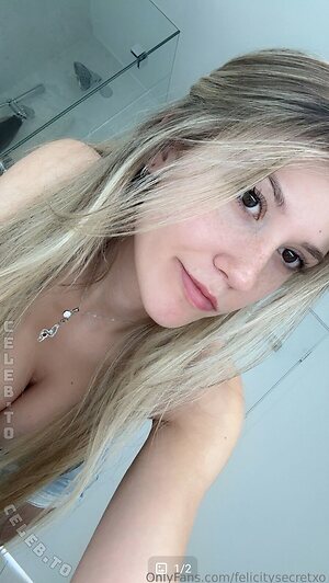 Felicity Smoak Nude Leaked Photo #38