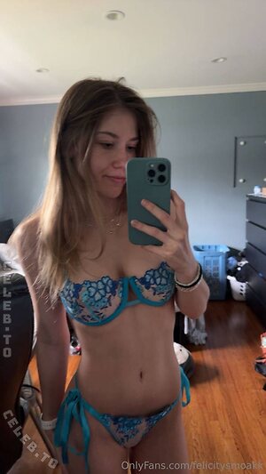 Felicity Smoak Nude Leaked Photo #53