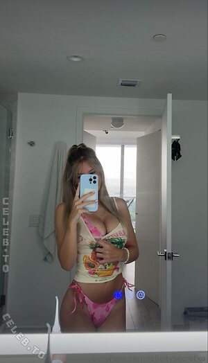 Felicity Smoak leaked photo #183