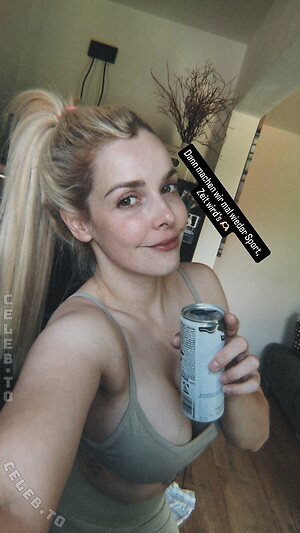 Feliz R. Nicole