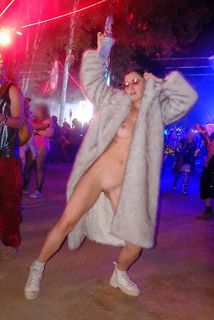 FlashingEmma leaked photo #78