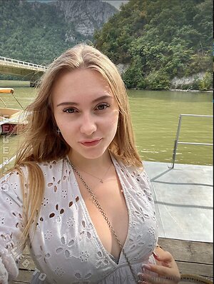 flirtysophiaa photo