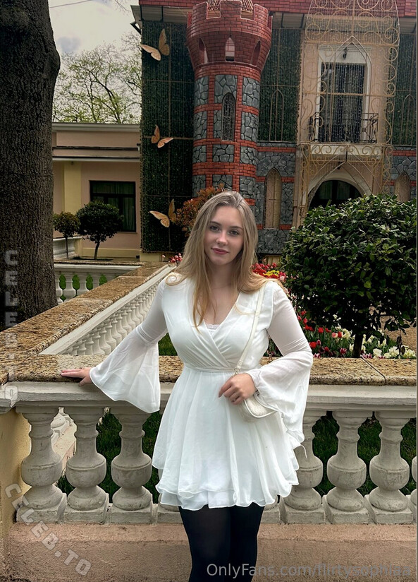 flirtysophiaa photo