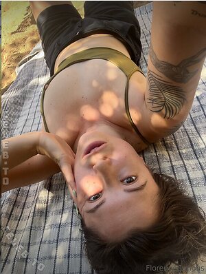 Florence Bark leaked photo #29