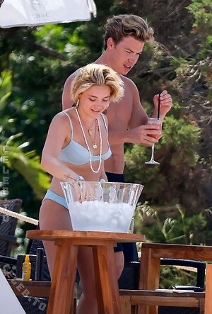 Florence Pugh Nude Leaked Photo #51