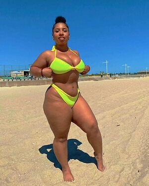 Forevercurlybri Nude Leaked Photo #4