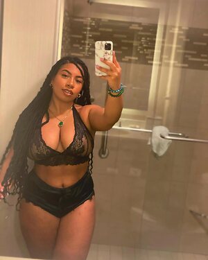 Forevercurlybri Nude Leaked Photo #6