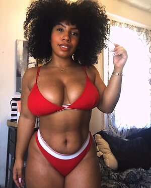 Forevercurlybri Nude Leaked Photo #10