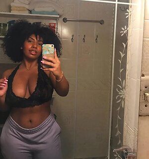 Forevercurlybri Nude Leaked Photo #23