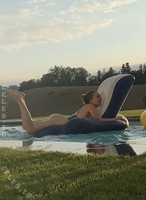 Francesca Dougan leaked photo #27