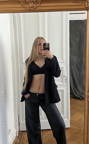 Franzi Dohn Nude Leaked Photo #3