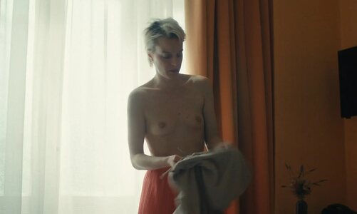 French Celebrities ~ Modern Nude Leaked Photo #111