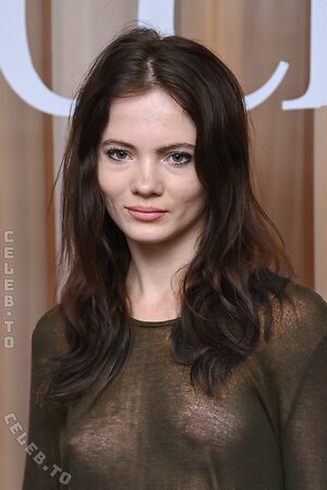 Freya Allan photo