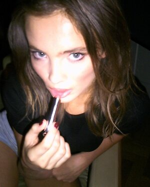 Freya Allan leaked photo #8