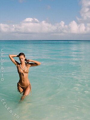 Frida Aasen Nude Leaked Photo #6