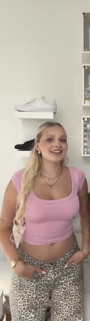 Frida Fischer leaked photo #39