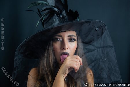 Frida Sante Nude Leaked Photo #32