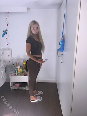 frostyworldbaby Nude Leaked Photo #22