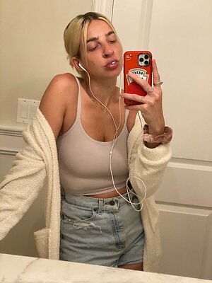 Gabbie Hanna leaked photo #96