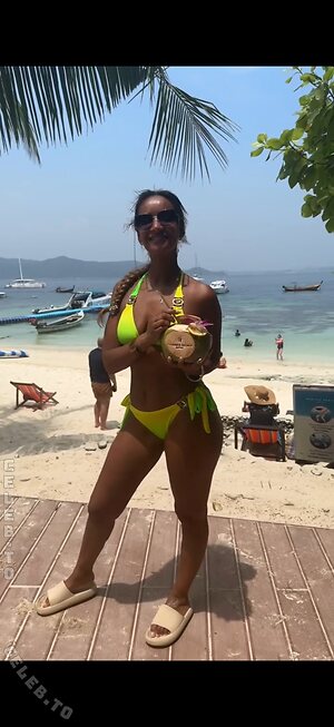 Gabriella De Almeida Rinne Nude Leaked Photo #4