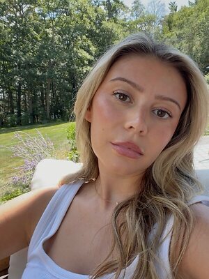 Genevieve Hannelius leaked photo #11
