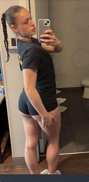 gianna.petru leaked photo #3