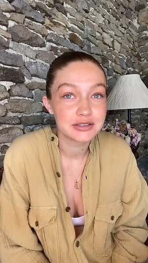 Gigi Hadid Hot leaked photo #31