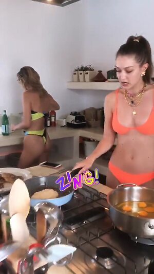 Gigi Hadid Hot Nude Leaked Photo #95