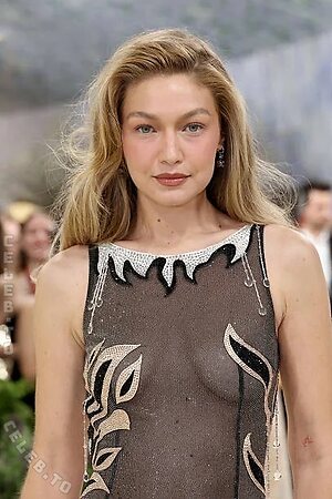 Gigi Hadid Nude Leaked Photo #38