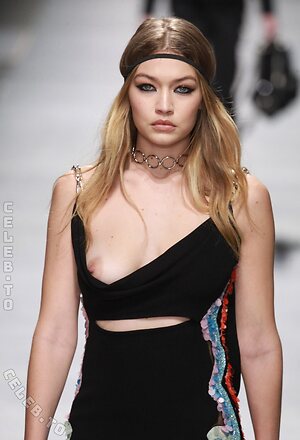 Gigi Hadid Nude Leaked Photo #66