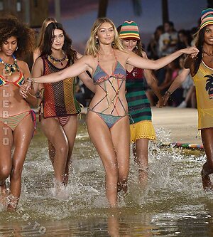 Gigi Hadid leaked photo #407