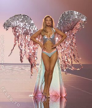 Gigi Hadid leaked photo #451