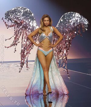 Gigi Hadid leaked photo #458