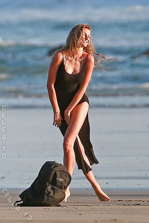 Gisele Bundchen Nude Leaked Photo #15