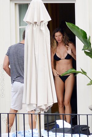 Gisele Bundchen Nude Leaked Photo #74