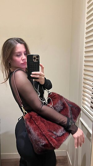 Gizem Orhan leaked photo #7