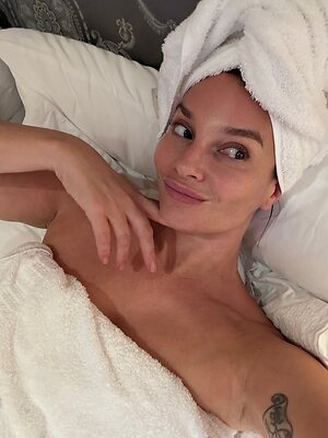 Gizzi Erskine leaked photo #30