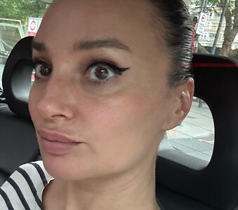 Gizzi Erskine