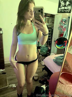 gl1ttergutz7 leaked photo #46