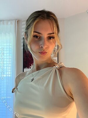 Goddess Leana photo