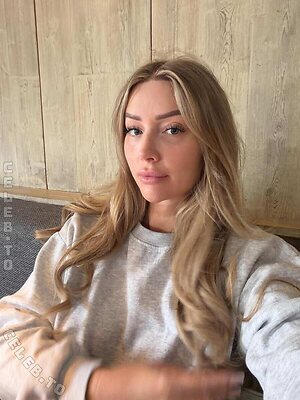 goddesshollyjones photo