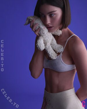 Gracie Abrams photo
