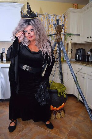 Grannies GILFs leaked photo #70