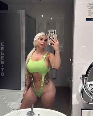 Grwaura Nude Leaked Photo #2