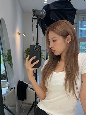 G.su Nude Leaked Photo #9
