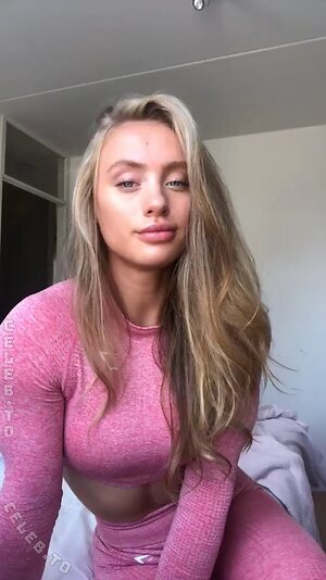 Guusje Nude Leaked Photo #7