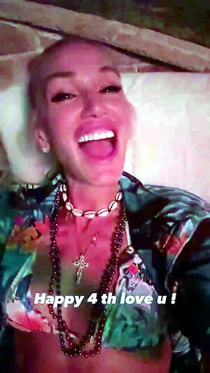 Gwen Stefani Hot leaked photo #32