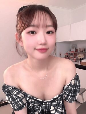 Gyum Dung-ee leaked photo #4