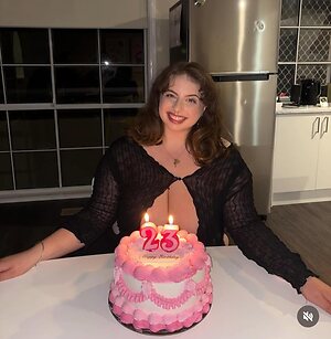 H Curviest Thiccest Growing leaked photo #51