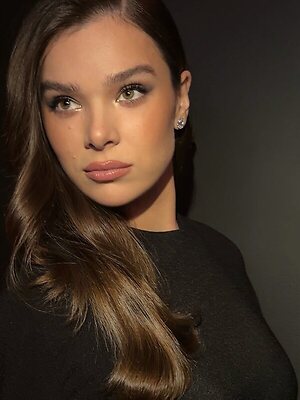 Hailee Steinfeld
